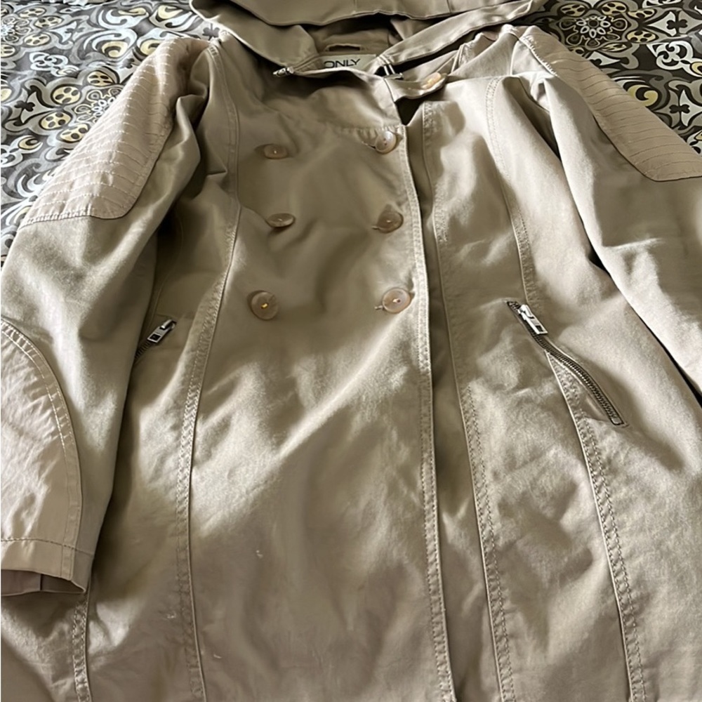 Only 3/4 length beige fall/spring jacket